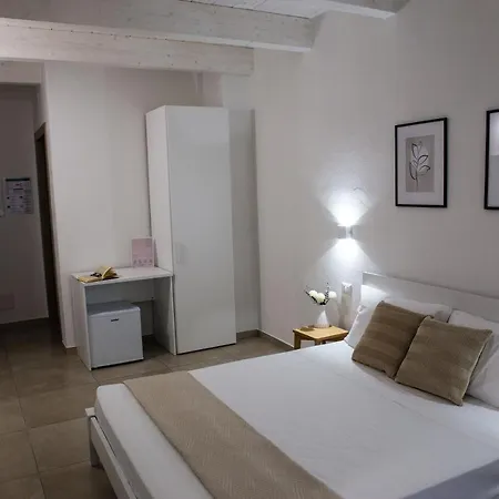 Pensión Dome 3*