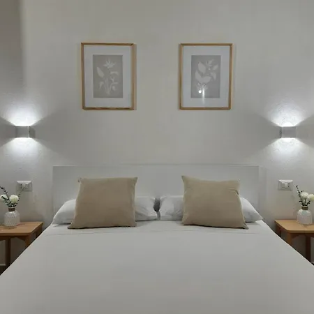 Pensión Dome 3*